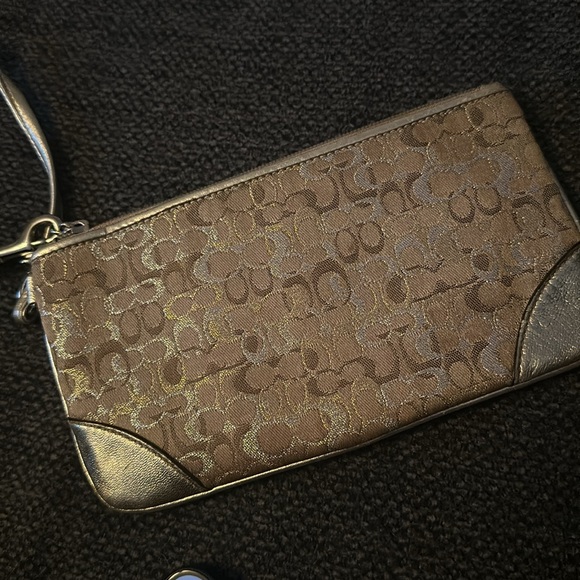 Coach wristlet - Picture 2 of 4